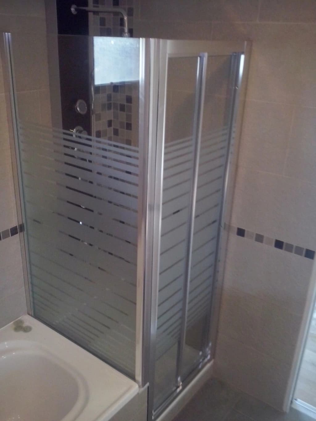 Foto: Puerta plegable para ducha